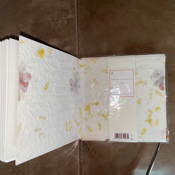 NWT The Language of A Mother’s Love Book - Picture 9 of 9